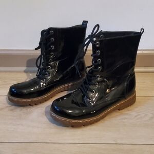 Combat boots